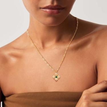 Imagem de Colar feminino com pingente de zircônia cúbica de trevo de quatro folhas banhado a ouro 14K