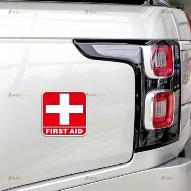 Imagem de Adesivo magnético magnético com símbolo de primeiros socorros cruz universal para carro vermelho - pacote com 3 reflexivos 10 cm - para porta de caminhão geladeira reutilizável à prova d'água