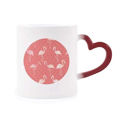 Imagem de Caneca de grés com estampa de flamingo rosa sensível ao calor vermelha que muda de cor