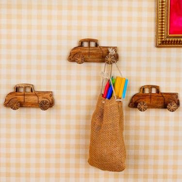 Imagem de Indian Shelf Ganchos de parede adesivos de madeira decorativos de carro para casacos – 3 ganchos de chapéu 6 tiras, suporte de toalha à prova d'água, cabides sem broca para banheiro – Porta-chaves
