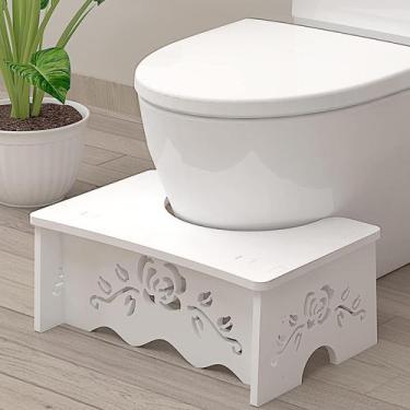Imagem de Banquinho de banheiro agachado Fanwer, composto de madeira e plástico,