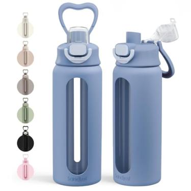 Imagem de SANDJEST Garrafa de água de vidro com manga de silicone 680 g com tampa, marcador de tempo motivacional, garrafas de vidro de hidratação para homens e mulheres, esportes de viagem na academia (azul)