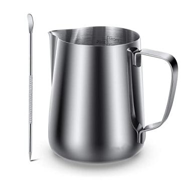 Imagem de AISAMEFE Jarro de vapor de aço inoxidável, jarro de vapor espresso, copo de espuma de leite de café, jarro de café com caneta de decoração para máquinas de espresso, cappuccino, latte art (590 g)