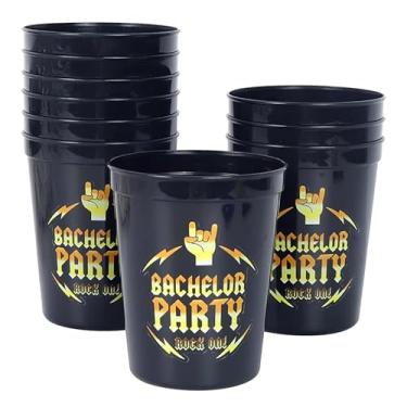 Imagem de Brosash Copos de despedida de solteiro - Pacote com 10 copos de plástico pretos com texto dourado "despedida de solteiro - Rock On!" | Lembranças de despedida de solteiro da equipe do noivo decorações