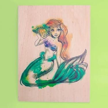 Imagem de Quadro Decorativo Ariel Princesa Aquarela em Madeira com Impressão UV – Decoração Infantil e Temática