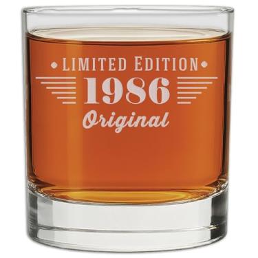 Imagem de Spotted Dog Company Copo de uísque gravado vintage 1986 - presentes de aniversário de 40 anos para homens - Cheers to 40 anos - Decorações de aniversário de 40 anos - Scotch Bourbon Him Dad Women