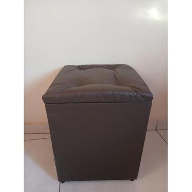 Imagem de PUFF BAÚ BANQUETA QUADRADO SALA E ESPAÇOS(Marron corino)