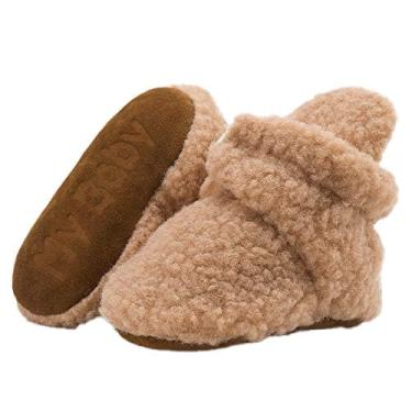 Imagem de KIDSUN Botas de lã para bebês recém-nascidos, meninos e meninas, sapatos macios, antiderrapantes, chinelos quentes de Natal para o inverno, B1_cáqui, 12-18 Months Toddler