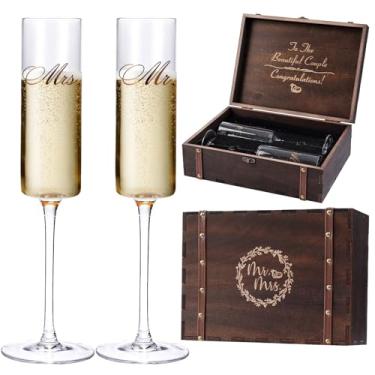 Imagem de Conjunto de 2 taças de champanhe para Sr. e Sra. Presentes de casamento para Sr. e Sra. Presentes de noivado para casal