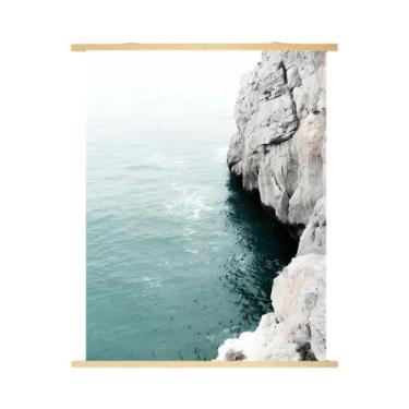 Imagem de Pintura Em Rolo De Madeira Com Cena De Praia: Gaivota, Árvore, Ponte E