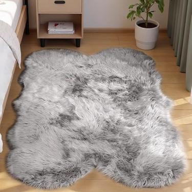 Imagem de Goolela Tapete de pele de carneiro sintética super macio, tapete de pele sintética cinza, 10 x 15 cm, tapete felpudo para sala de estar, lavável na máquina, tapetes para quarto de crianças, quarto de bebê, pele de carneiro