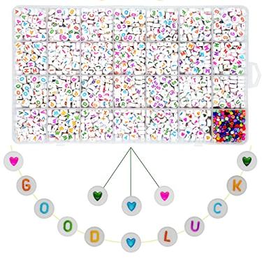Imagem de 2220 peças de acrílico redondo branco de 4 x 7 mm com contas coloridas do alfabeto, contas com padrão de coração, contas de sementes de pônei para fazer joias, colares, pulseiras, chaveiros (contas brancas, letras coloridas)