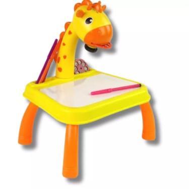 Imagem de Mesa Projetora Infantil Educativa Girafa Com Luz +20 Desenhos E Canetas Coloridas (Amarela)