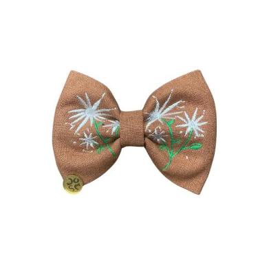 Imagem de Gravata Marrom com Bordado de Flores para Pets - Lacinhos Elegantes - 