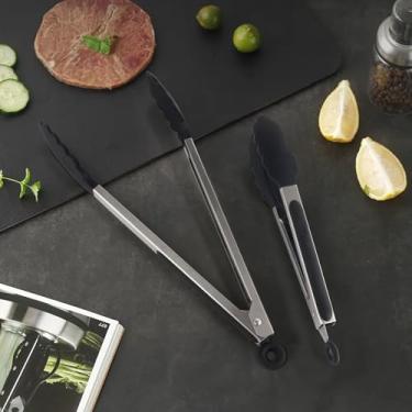 Imagem de Conjunto de 2 pinças de cozinha de aço inoxidável resistentes ao calor com pontas de silicone antiarranhões para panelas antiaderentes, aderência forte e trava de puxar, 23 cm e 30 cm, preto