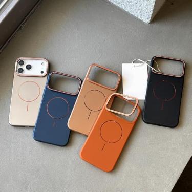 Imagem de Capa fina e dourada com suporte magnético para lente, compatível com iPhone 17 Pro Max, 17, 16, 15, 14 e 13 Pro. Feita em PC+TPU, na cor cinza. Também compatível com iPhone 14 Pro Max.