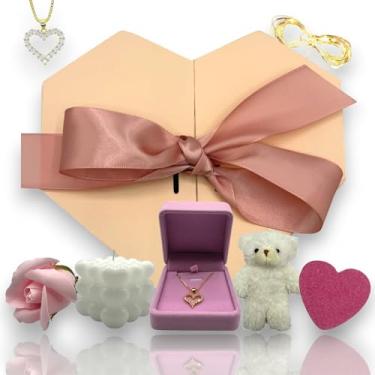 Imagem de MMA Products LLC Caixa de presente de 7 peças para ela – Caixa em forma de coração com colar banhado a ouro real, sabonete de flor rosa, bomba de banho, vela perfumada, urso de pelúcia e luzes de