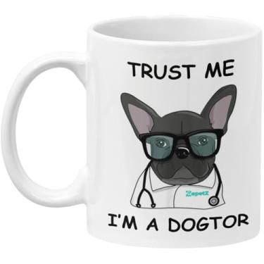 Imagem de GTR SOURCE Trust Me, I'm a Dogtor - French Bulldog - Caneca amante de cães - Copo de cachorro - Decoração de buldogue francês - Presentes de buldogue francês - Comporta até 325 ml - Seguro para