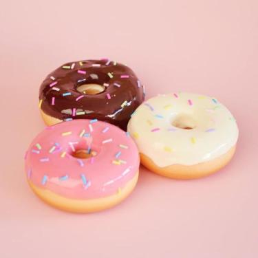 Imagem de Rosquinhas artificiais falsas: comida, bolos falsos, sobremesas, 3 uni