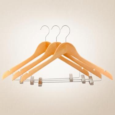 Imagem de Kit 6 Cabide de Madeira com Presilhas, Material Madeira e Metal, Acabamento em Verniz, 44 cm x 24 cm, Gancho Giratório 360°, Ideal para Roupas