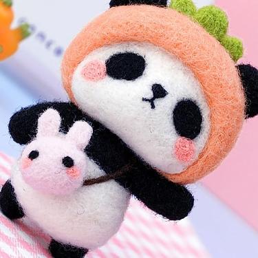 Imagem de Generic Kit de Feltragem de Agulha Materiais para Pingente de lã Em Formato de Panda Fofo para Iniciantes Faça você Mesmo Bonecas de Pelúcia Materiais para Interação entre Pais e Filhos, Feltro de lã 100g (Versão Básica)