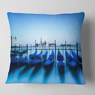 Imagem de Designart Venice Gondolas at Blue Sunset' Seashore Throw Living Room, Sofá, Almofada de Alta Qualidade + Capa de Almofada Impressa em ambos os lados 66 cm x 66 cm
