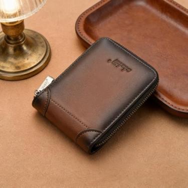 Imagem de Carteira masculina moderna marrom escuro com alça compacta listrada de microfibra, design compacto moderno com alça, microfibra padrão listrado e textura confortável