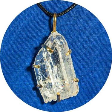 Imagem de Colar Drusa de Cristal Bruta Natural 40mm na Garra Dourada