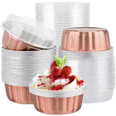 Imagem de EUSOAR Recipiente de transporte de bolo, 50 peças de 255 g folha de ouro rosa ramequins descartáveis seguro para forno, copos de sobremesa com tampas, padaria, cheesecakes, muffins de torta, suportes