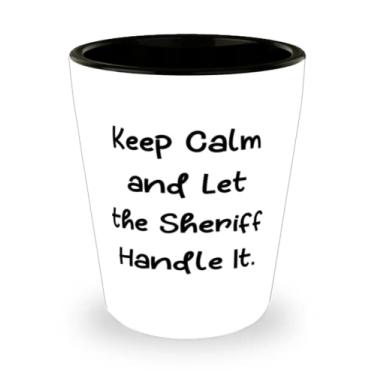 Imagem de Presentes de xerife sarcástico, Keep Calm and Let the Sheriff Handle It, copo de shot de Natal para xerife