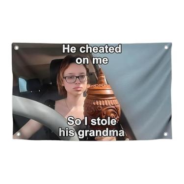 Imagem de Bandeira engraçada de 9,5 x 1,5 m com citação "He Cheated On Me So I Stole His Grandma" com quatro argolas de latão - Pôster hilário de um lado para despedida de solteira - Tapeçarias de quadrinhos de