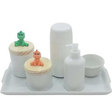 Imagem de Kit higiene bebê Dinossauro 6 peças - Bandeja, potes, porta álcool e molhadeira - Peças Porcelana Tampas Pinus