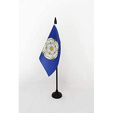 Imagem de Bandeira de mesa Yorkshire New County 10 cm x 15 cm - Condado de York - Bandeira de mesa da Inglaterra 15 x 10 cm - Bastão e base de plástico preto - AZ FLAG