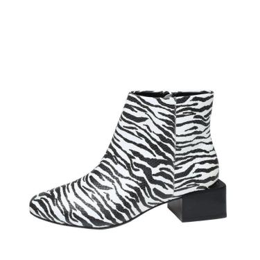 Imagem de Bota Couro Zebra Cano Curto Tabita 11413362
