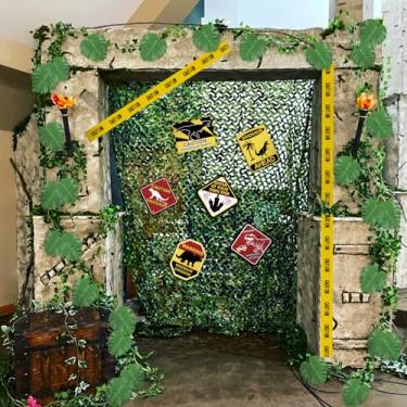 Imagem de Bucherry Conjunto de 19 peças de decorações de festa de dinossauro inclui tiras de aviso de rede camuflada de 3 x 4 m, pôsteres de dinossauro, folhas artificiais de monstera para decoração interna e