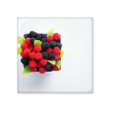 Imagem de Pedra adorna de tijolos esmaltados com foto de frutas vermelhas temperadas