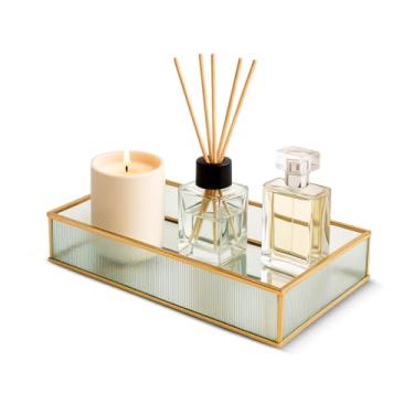 Imagem de Bandeja Decorativa Espelhada em Metal Dourado 29 x 17,5 x 6 cm Base de Vidro, Retangular para Lavabo e Bancada