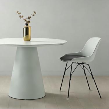 Imagem de LESHI Cadeiras de jantar modernas de plástico com pernas de madeira, cadeiras de cozinha sem braços para salas de jantar, escritórios, restaurante (ocre pálido, pacote com 3)