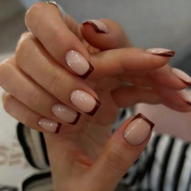 Imagem de SXVME Pregos curtos quadrados de pressão com ponta francesa marrom com cola para mulheres, unhas postiças francesas naturais, 15 tamanhos – Kit de 30 colagem de gel macio nas unhas, visual realista