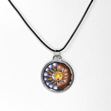 Imagem de Colar pingente mistico sol e lua arte em resina - RELIKARIU