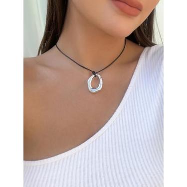 Imagem de Colar metálico em camadas e detalhes de coração, joia inspirada no boho em tons metálicos quentes, Medium, Latão, Sem Pedra Preciosa