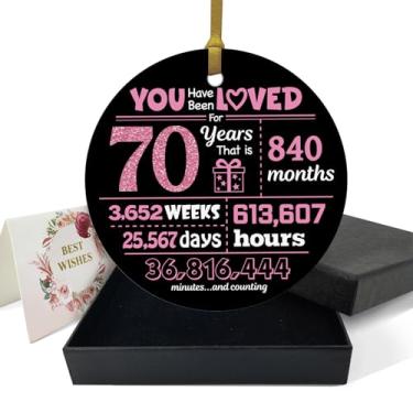 Imagem de REWIDPARTY Enfeites engraçados de aniversário de 70 anos - Você é amado há 70 anos - Enfeite redondo de cerâmica de 7,6 cm com fita dourada, caixa de presente - Decoração de árvore de Natal