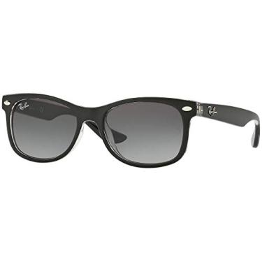 Imagem de Ray-Ban Óculos de sol quadrados RJ9052S New Wayfarer para crianças, Preto fosco em transparente/cinza claro gradiente cinza escuro, 48 mm