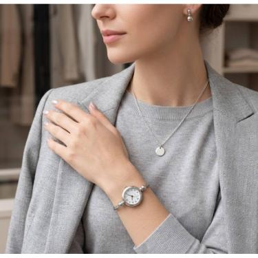 Imagem de Kit Relógio Feminino Bracelete aço Inox Quartzo Ajustável Luxo + Conjunto Colar e Brincos Folheado antialérgico Dourado