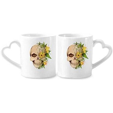 Imagem de Conjunto de canecas de porcelana para casais, ilustração de esqueleto, caveira, flor e coração
