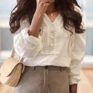 Imagem de Blusa Feminina de Renda com Manga Longa - Decote V - Casual e Elegante