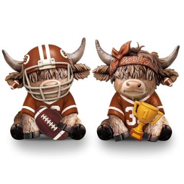 Imagem de Wesiti Conjunto de 2 peças de estatuetas de futebol de vaca Highland, conjunto de ornamentos esportivos de resina, estátua de touro bonito com capacete e troféu, presentes para fãs de futebol