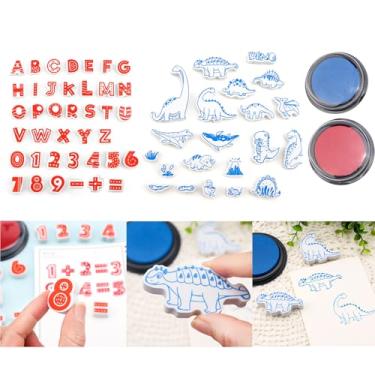 Imagem de Briartw Pacote com 2 conjuntos de carimbos de EVA com almofadas de tinta – 39 carimbos do alfabeto e 21 carimbos de dinossauro – perfeito para artesanato infantil, scrapbooking, confecção de cartões