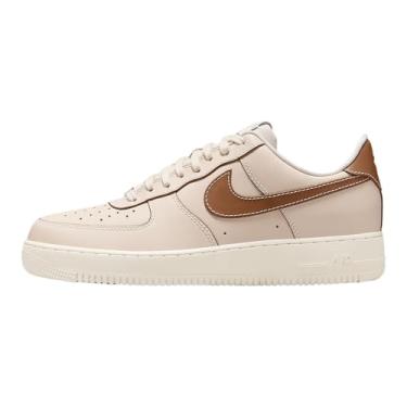 Imagem de Nike Tênis masculino Air Force 1 '07 (IB8865-221, branco pérola/marfim pálido/marinho/bronzeado britânico claro), Branco pérola/marfim pálido/vela/caramelo britânico claro, 39