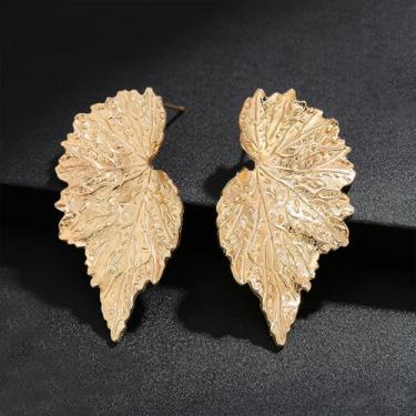 Imagem de Brinco feminino Eleguant com folhas douradas, exclusivo e simples, mostrando seu charme feminino único, adequado para o dia a dia e qualquer ocasião.